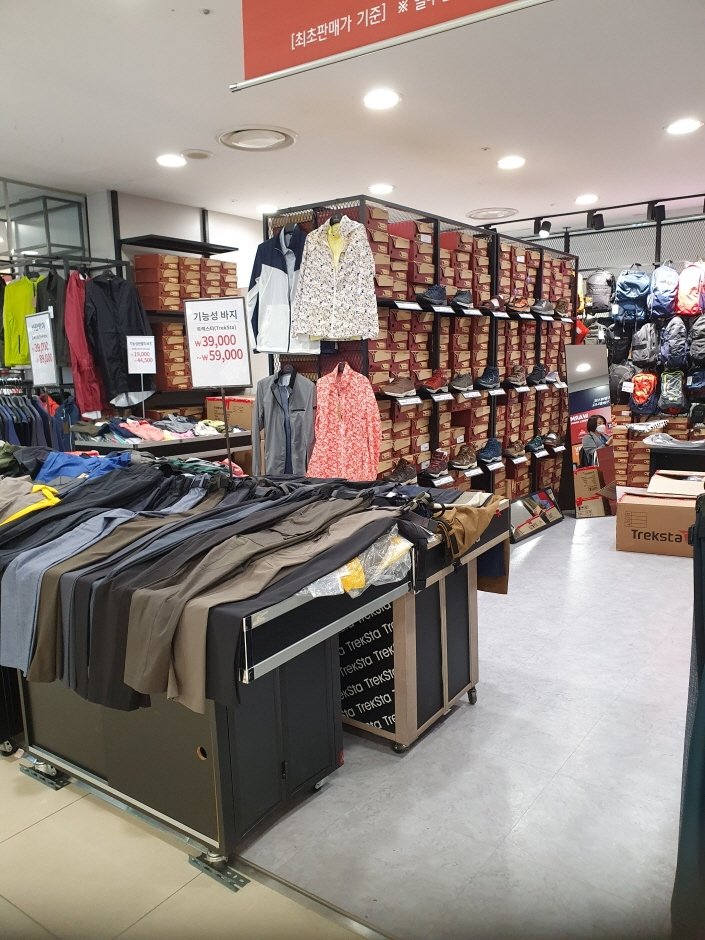 [首爾] [事後免稅店] Treksta (樂天工廠加山店)(트렉스타 롯데팩토리가산)