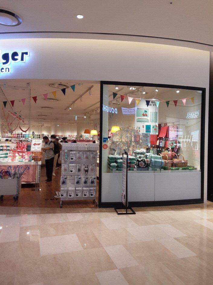 [首爾] [事後免稅店] Flying Tiger (樂天世界購物中心店)(플라잉타이거 롯데월드몰)