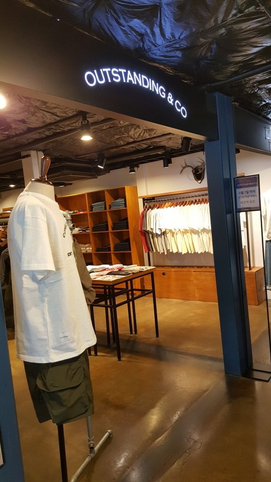 [首爾] [事後免稅店] OUTSTANDING (建大COMMON GROUND店)(아웃스탠딩 건대커먼그라운드)