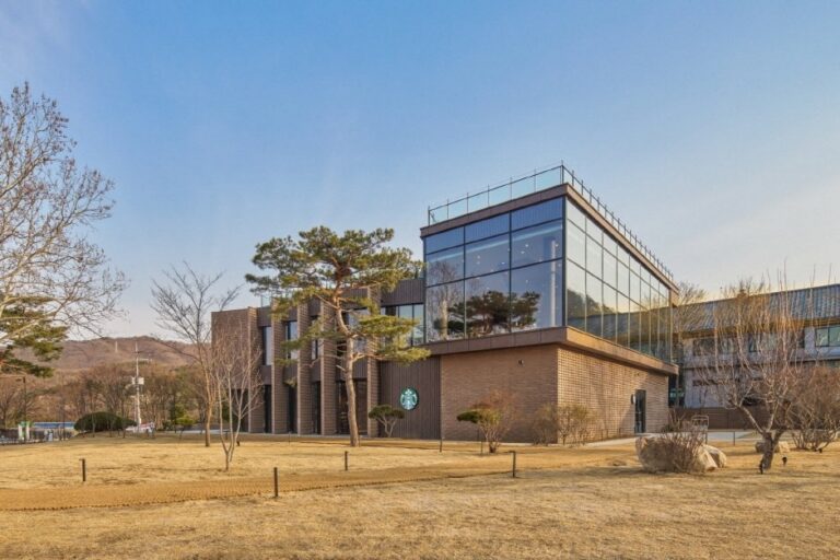 [首爾] 星巴克THE北漢山店(스타벅스 더북한산)