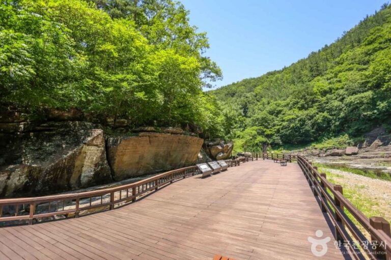 [蔚山] 蔚州川前里銘文與岩刻畫(울주 천전리 명문과 암각화 [유네스코 세계유산])