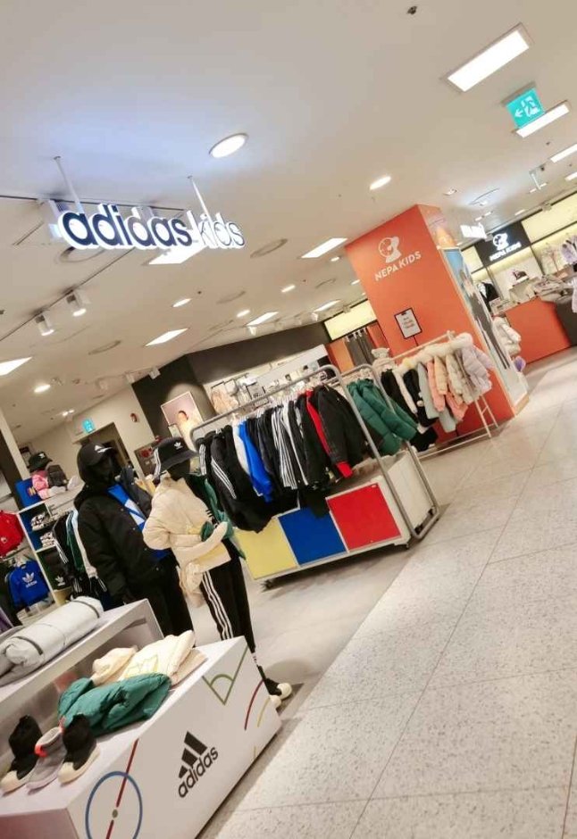 [京畿道] [事後免稅店] Adidas Kids (New Core坪村店)아디다스 키즈 뉴코아 평촌