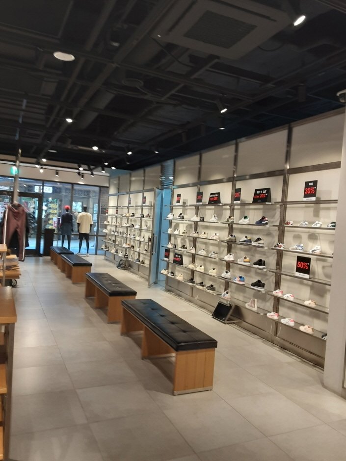 [京畿道] [事後免稅店] Onitsuka Tiger (新世界坡州店)(오니츠카타이거 신세계파주)