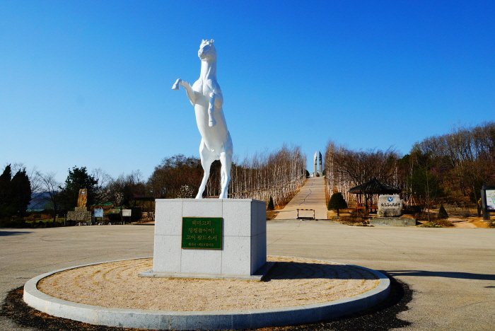 [江原道] 白馬高地慰靈碑與紀念館(백마고지 위령비와 기념관)