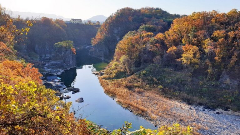 [江原道] 漢灘江(國家地質公園‧孤石亭)(한탄강(국가지질공원, 고석정))