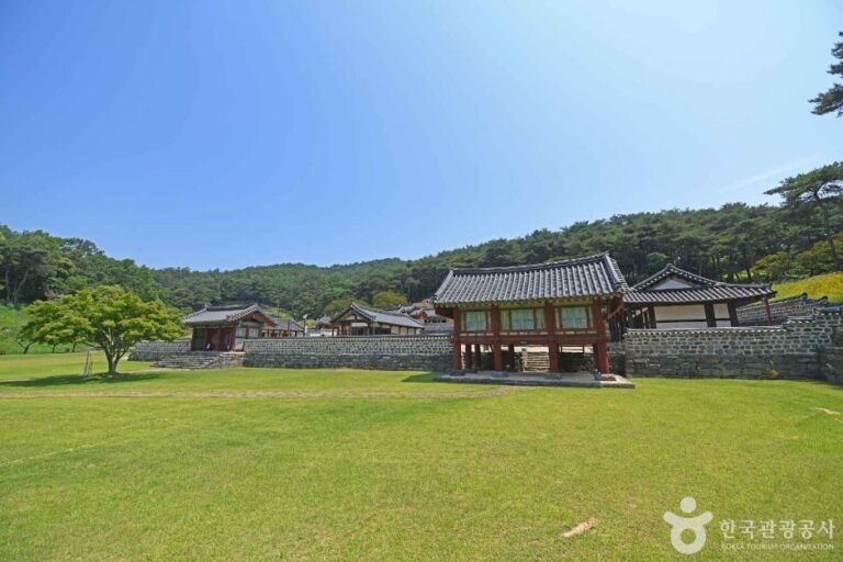 [忠清南道] 文獻書院(문헌서원)