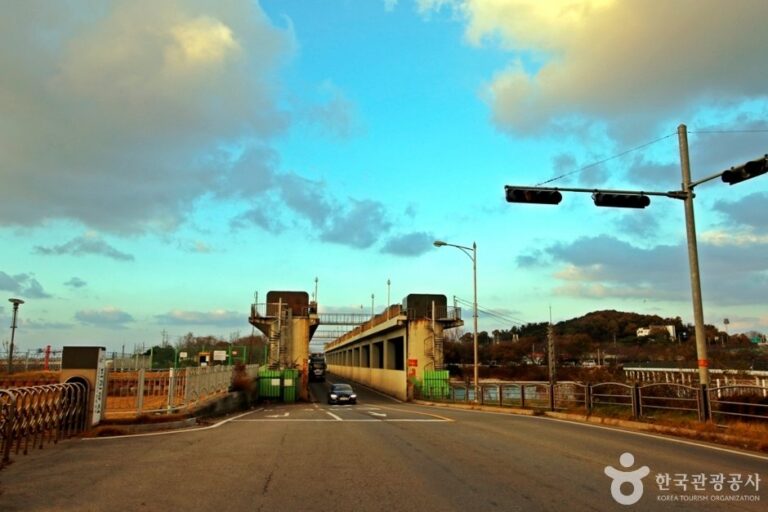 [忠清南道] 牙山灣防潮堤(아산만방조제)