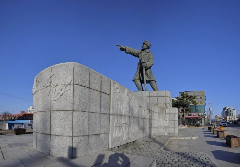 [忠清南道] 金佐鎮將軍銅像(김좌진장군동상)