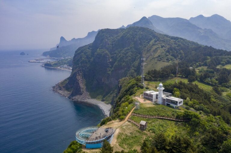 [慶尚北道] 台霞海岸步道及待風坎(鬱陵島、獨島國家地質公園)(태하 해안산책로 및 대풍감(울릉도, 독도 국가지질공원))