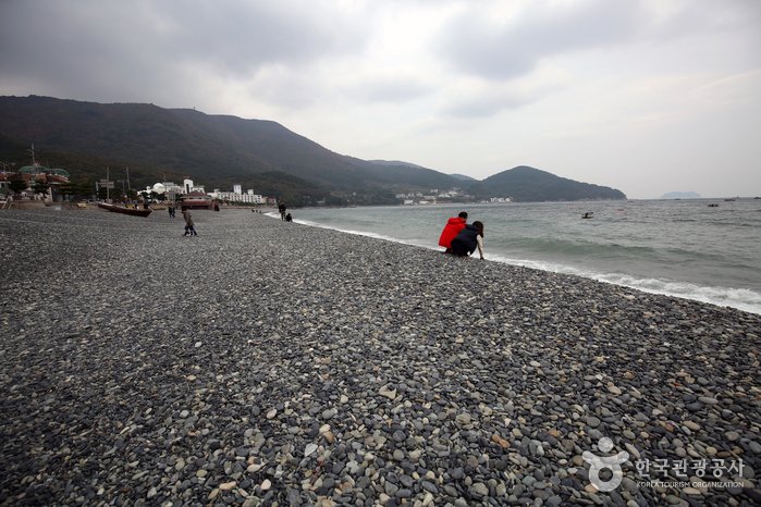 [慶尚南道] 鶴洞黑珍珠鵝卵石海邊(학동흑진주몽돌해변)