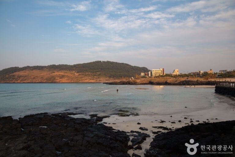 [濟州] 咸德犀牛峰海邊 (咸德海水浴場)(함덕 서우봉 해변 (함덕해수욕장))