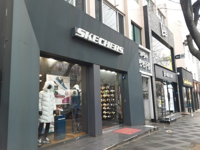 [濟州] [事後免稅店] Skechers (濟州蓮洞店)(스케쳐스 제주연동)
