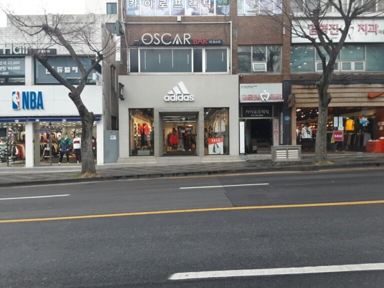 [濟州] [事後免稅店] Adidas (濟州蓮洞店)(아디다스 제주연동)